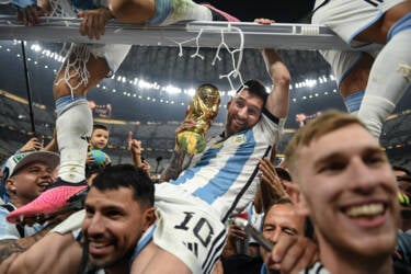 Nikon magazine - photographing football